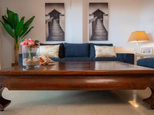 Apartmento familiar con piscina con vista al mar