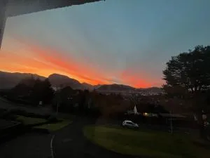 TRAMORE - self contained 1 bedroom unit - king size bed - free private parking - 3 miles from Fort William High Street - Banavie