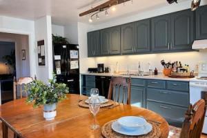 Relax in Style and Comfort in South Bay