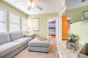 1 Mi to Surfside Beach Coastal Cottage