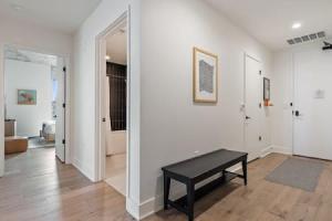 2BR Lux Highrise + Austin + Vibrant Rainey St