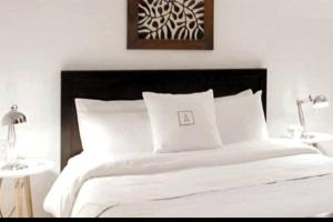 THE AUTHENTIC TOWNHOUSE