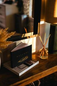 Glamp House Lake and Mountain Views Hot Tub by Hiawassee Glamping