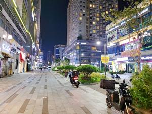 Secret - 고층호수공원뷰,나만의영화관,미사역2분,120인치스크린,넷플,디즈니플러스,장기숙박추천