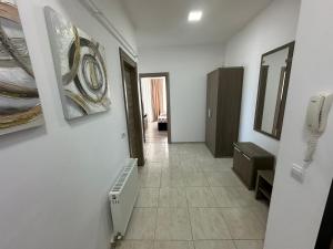 Stefi Mamaia Summerland