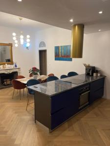 Luxury apartment with sea view