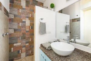 Bleu Balam - Rooftop Pool - 9 min Walk to Beach