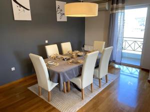 Luxury 4BR with 3 Bathrooms Apartment in Marousi