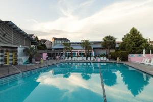 Trendy Park Circle Townhome