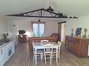 Maisons de vacances Gite Les Cerisiers Sud-Gironde dans le Sauternais meuble de tourisme 3 etoiles : photos des chambres
