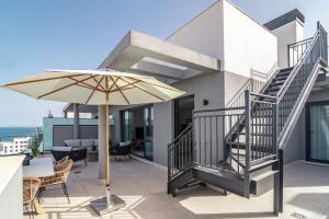 LME9F1- Penthouse amazing views, families only