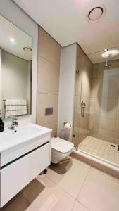 Newton’s Place - Luxury styled 2 BD Apartment