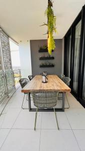 Newton’s Place - Luxury styled 2 BD Apartment