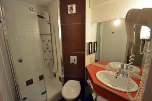 Hotels Kyriad Dijon Est Mirande : photos des chambres