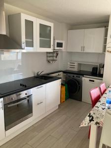 Bord de Mer Appartement face à la mer, lumineux, Grande terrasse, parking privé, climatisé