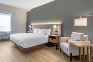 King Room - Disability Access/Non Smoking  room in Comfort Inn & Suites Newark Liberty International Airport