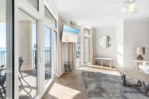 Jade East Towers 0940 by Newman-Dailey