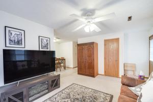Welcoming Condo in Davenport Central Location!