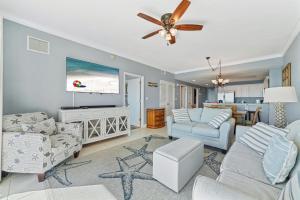 Crystal Shores West 702