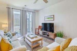 Golf Course View and Pool Access River Oaks Condo