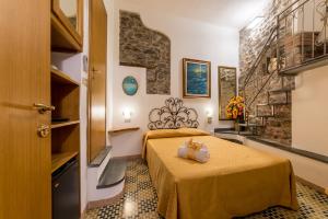 The Vernazza Main Plaza - Rooms & Apartment