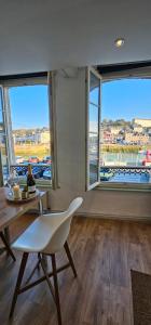 Appartements La jungle - Vue directe et magnifique sur le port- : photos des chambres