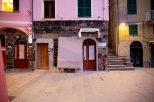 The Vernazza Main Plaza - Rooms & Apartment
