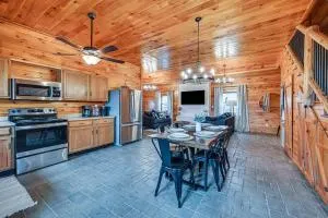 Bee Spring Cabin with Arcade Game Steps to Lake! - Cub Run