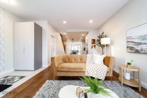 The Azure, Near DT & University, TWO King Beds!