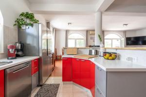 Family friendly house with a swimming pool Kastel Novi, Kastela - 19116