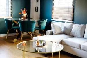 Family & Business Stays In RG2 - Sleeps Up to 12! - Burghfield Family & Business Stays In RG2 - Sleeps Up to 12! - Burghfield