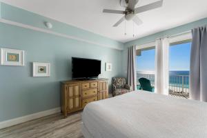 Laketown Wharf #1306 by Nautical Properties