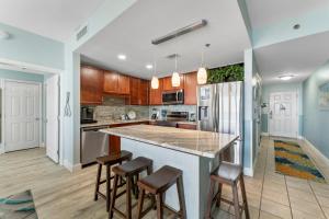 Laketown Wharf #1306 by Nautical Properties