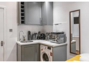 Compact Comfort: Your London Basecamp