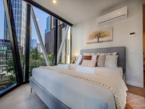 Stylish 2BR1BA Apartment Mel Pool Gym Wifi