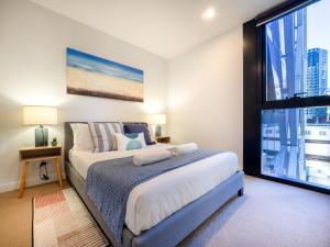 Stylish 2BR1BA Apartment Mel Pool Gym Wifi