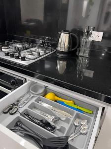 CALI Acogedor y Completo, Apto cerca de Jardin plaza, con piscina, parqueadero y aire acondicionado