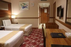 Deluxe Twin Room room in Delmon Hotel