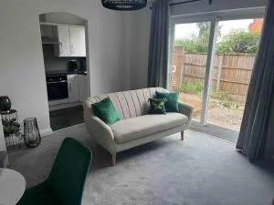 Nuneaton-GE Hospital 3 mins away - Nuneaton