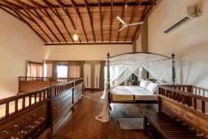 Pearl Divers Beachfront Apartment