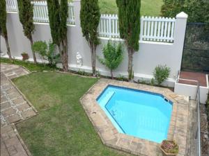 Sidwell Gardens, Adjacent to Kingswood Estate