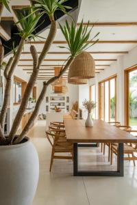 Mr. & Mrs. W Bingin by Alfred in Bali