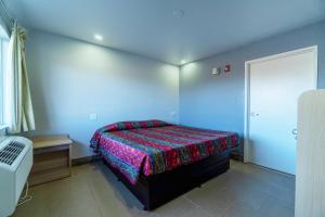 King Bed Non-Smoking room in Arya Inn