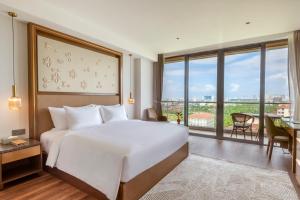 Phòng Deluxe Giường Đôi Có Ban Công (Deluxe Double Room with Balcony)