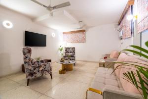 Homlee-Excellency Large 4BHK-South Delhi- NFC
