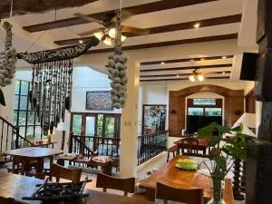 Private and Spacious 4BR 4Bath Villa in Tagaytay , Gated, Near Picnic Grove - Ik-ik