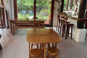 Private and Spacious 4BR 4Bath Villa in Tagaytay , Gated, Near Picnic Grove