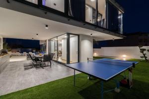 Villa Miaa newly built modern villa in Medulin for 9 people with heated swimming pool & jacuzzi