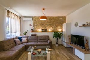 Villa Pietra for 6 people near Fažana with sea view - children playground & pet friendly 