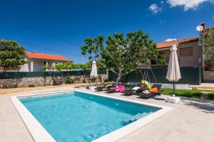 Villa Pietra for 6 people near Fažana with sea view - children playground & pet friendly